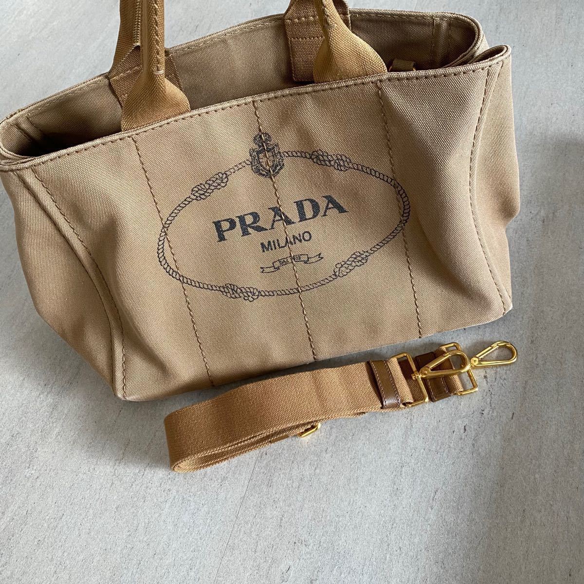 PRADA プラダ　カナパMサイズ ベージュ　ショルダーストラップ付き