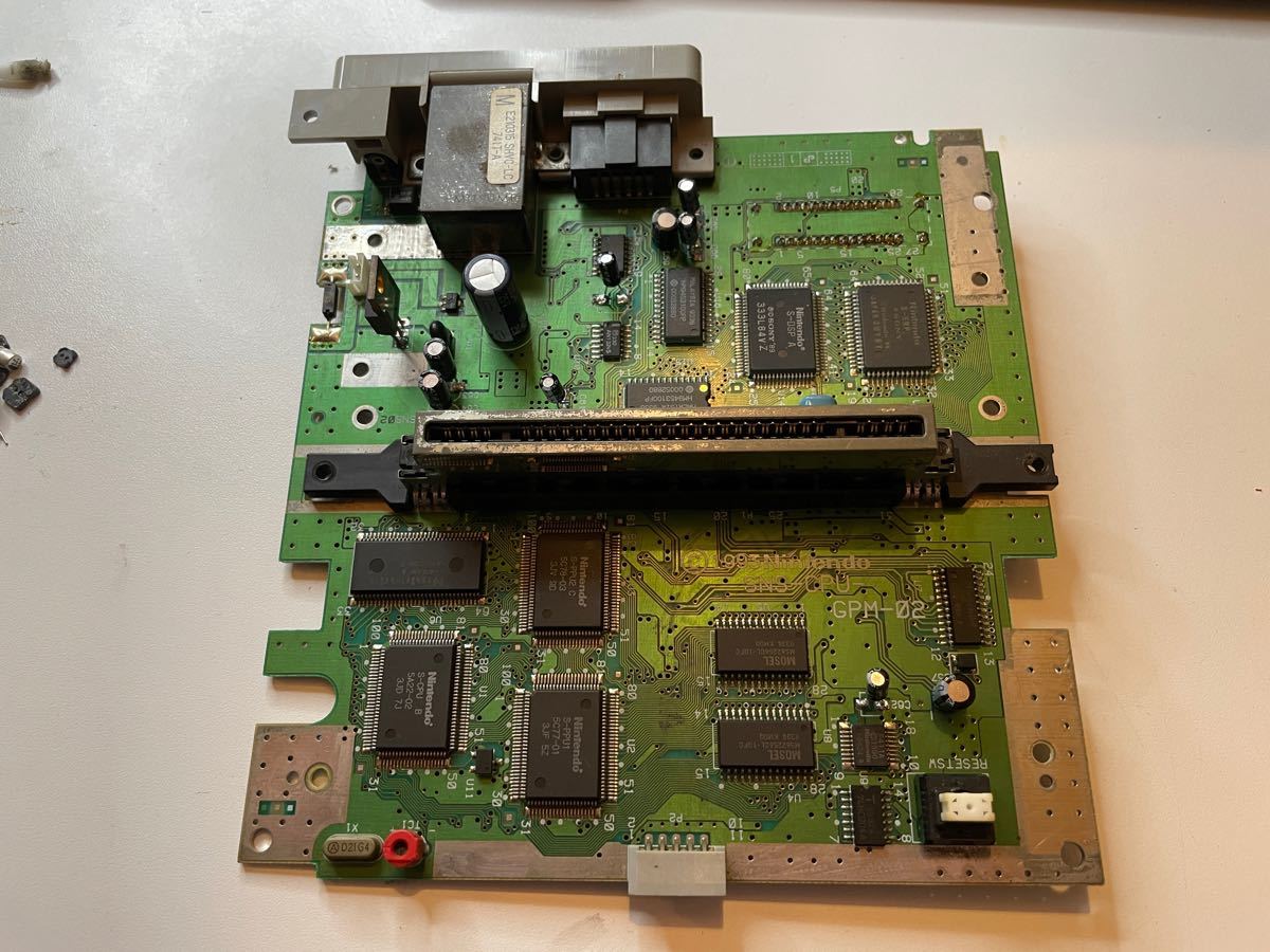 【分解洗浄・コンデンサ交換済】スーパーファミコン中期型モデル+コントローラー2個セット②