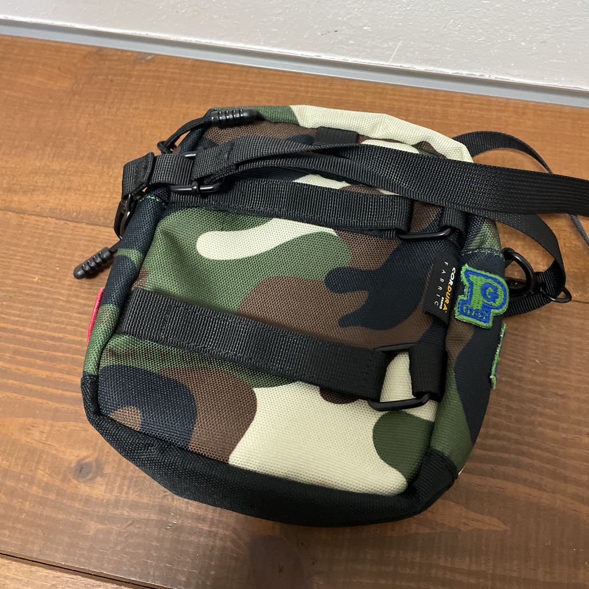 美品 パーリーゲイツ ミニショルダー 迷彩 ワッペンカモ ポーチ 美品 パーリーゲイツ ミニショルダー 迷彩 ワッペンカモ ポーチ