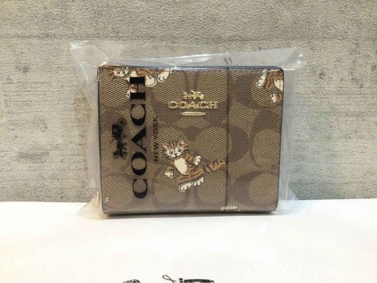 訳あり品 COACH コーチ 二つ折り財布 カーキ キトゥン 子猫 猫 キャット 仔猫 財布 折財布 ミニ財布 ブラウン