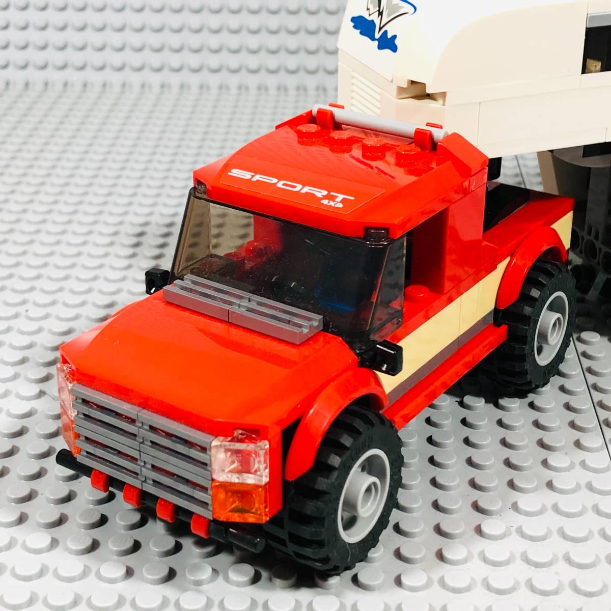 レゴ  シティ キャンプバンとピックアップトラック