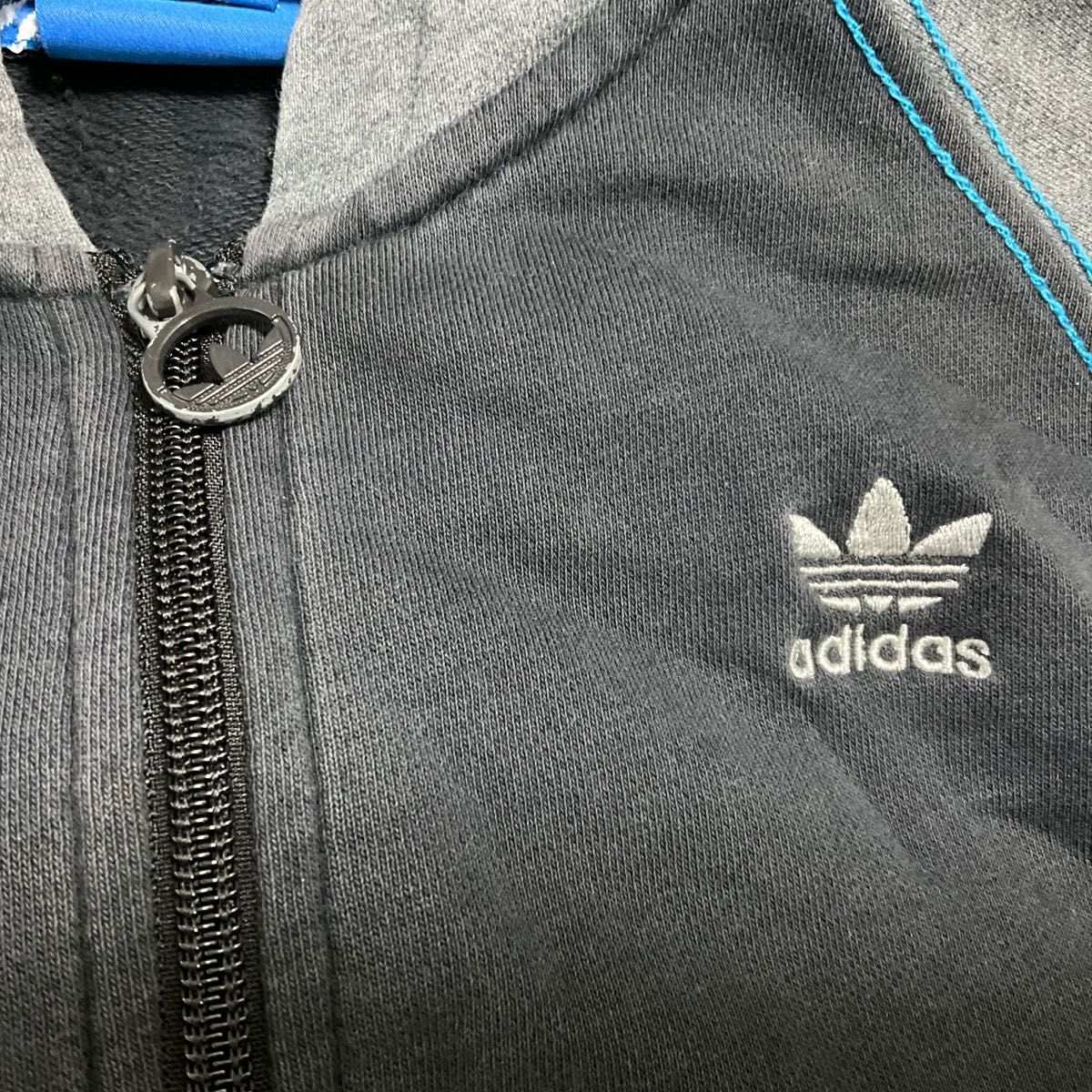 adidas アディダス ジップアップパーカー トレフォイル グレー バイカラー バックプリント 刺繍ロゴ デカロゴ スウェット｜PayPayフリマ