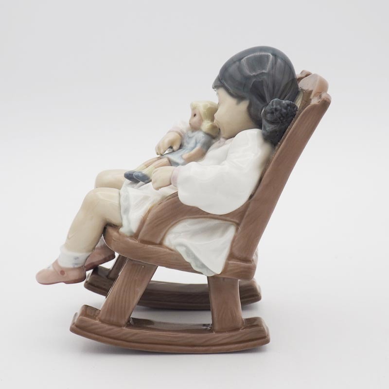 リヤドロ LLADRO No 5448 おひるね Girl In Rocking Chair リヤドロ LLADRO No 5448 おひるね Girl In Rocking Chair