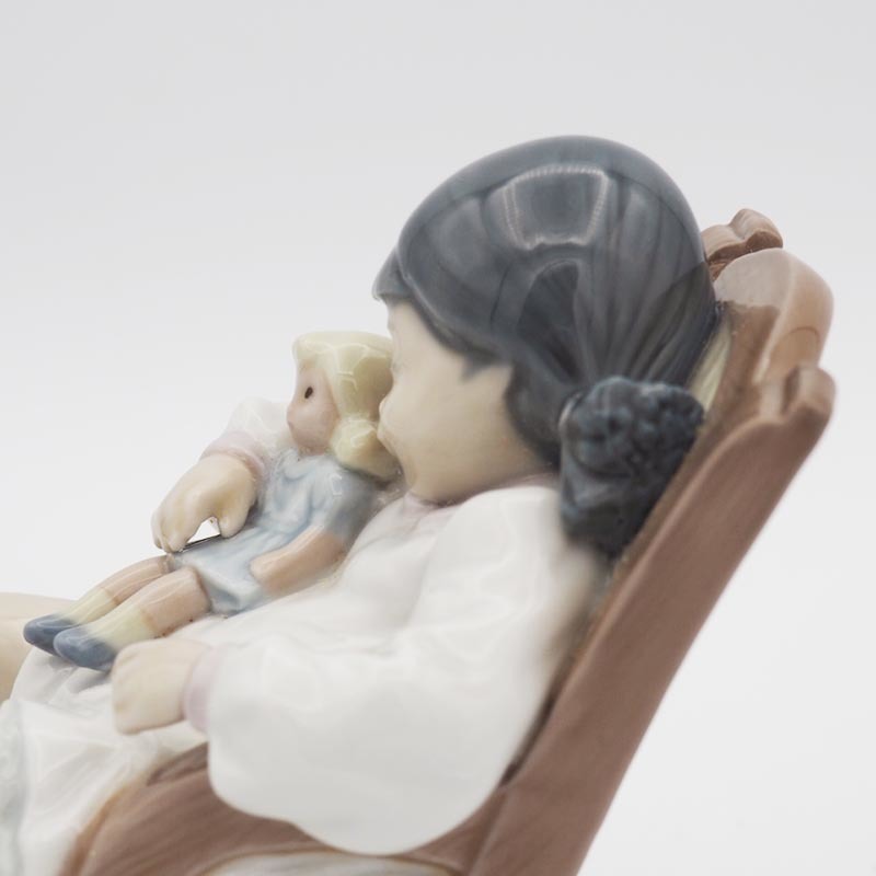 リヤドロ LLADRO No 5448 おひるね Girl In Rocking Chair リヤドロ LLADRO No 5448 おひるね Girl In Rocking Chair