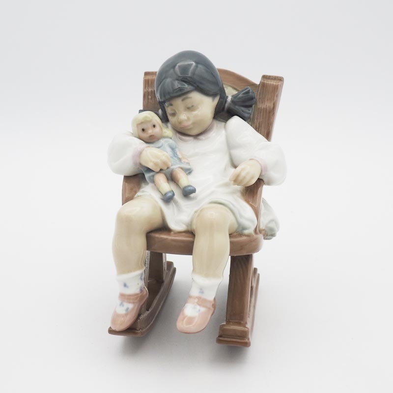 リヤドロ LLADRO No 5448 おひるね Girl In Rocking Chair リヤドロ LLADRO No 5448 おひるね Girl In Rocking Chair