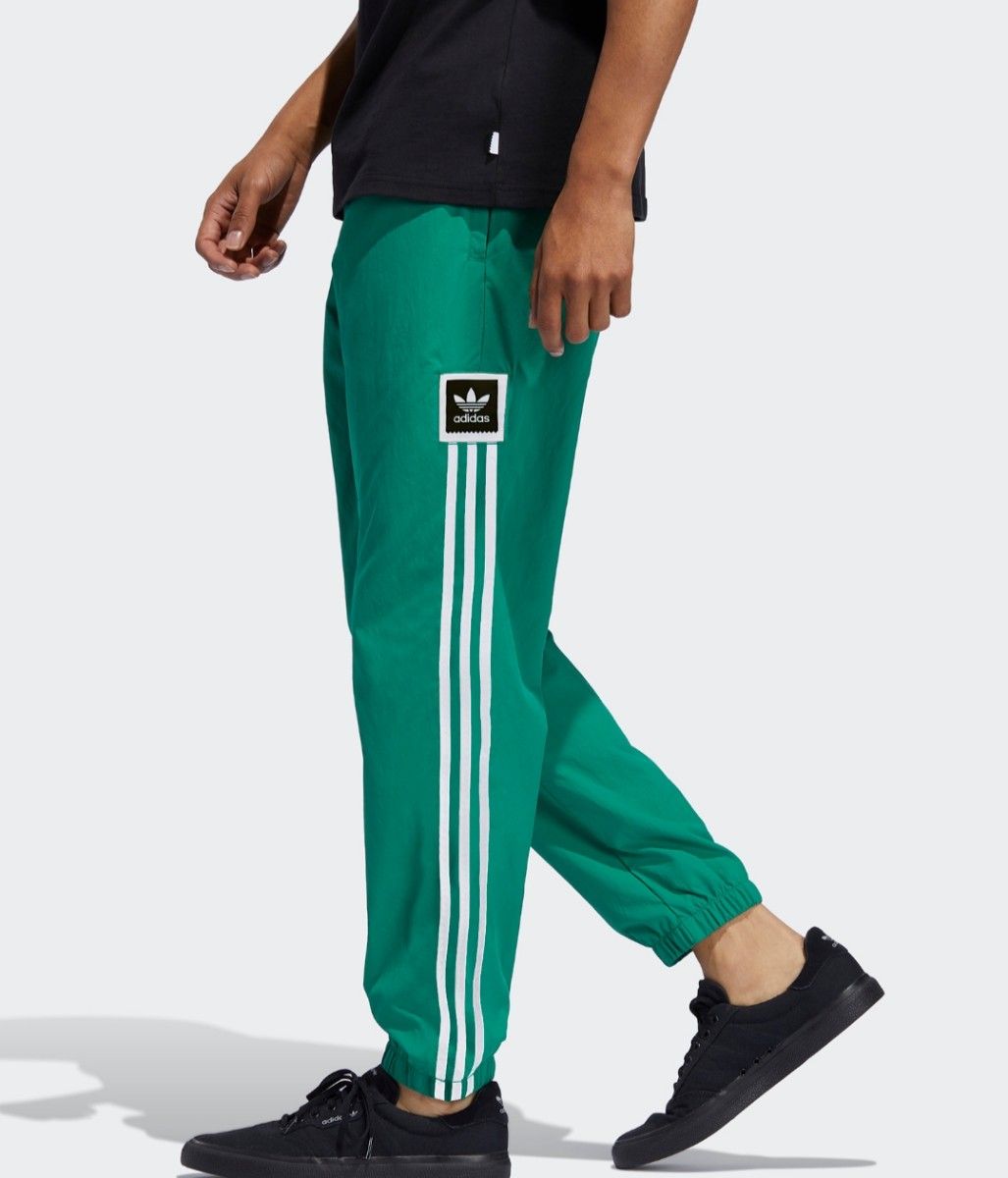 アディダス 緑 ジョガーパンツ シャカパン adidas ジャージ アディダス 緑 ジョガーパンツ シャカパン adidas ジャージ