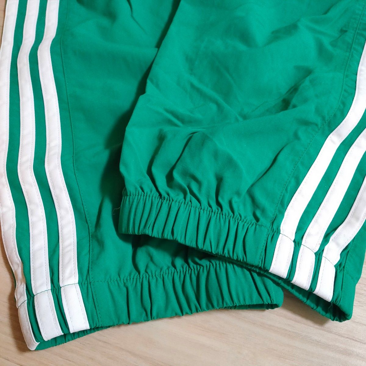 アディダス 緑 ジョガーパンツ シャカパン adidas ジャージ アディダス 緑 ジョガーパンツ シャカパン adidas ジャージ