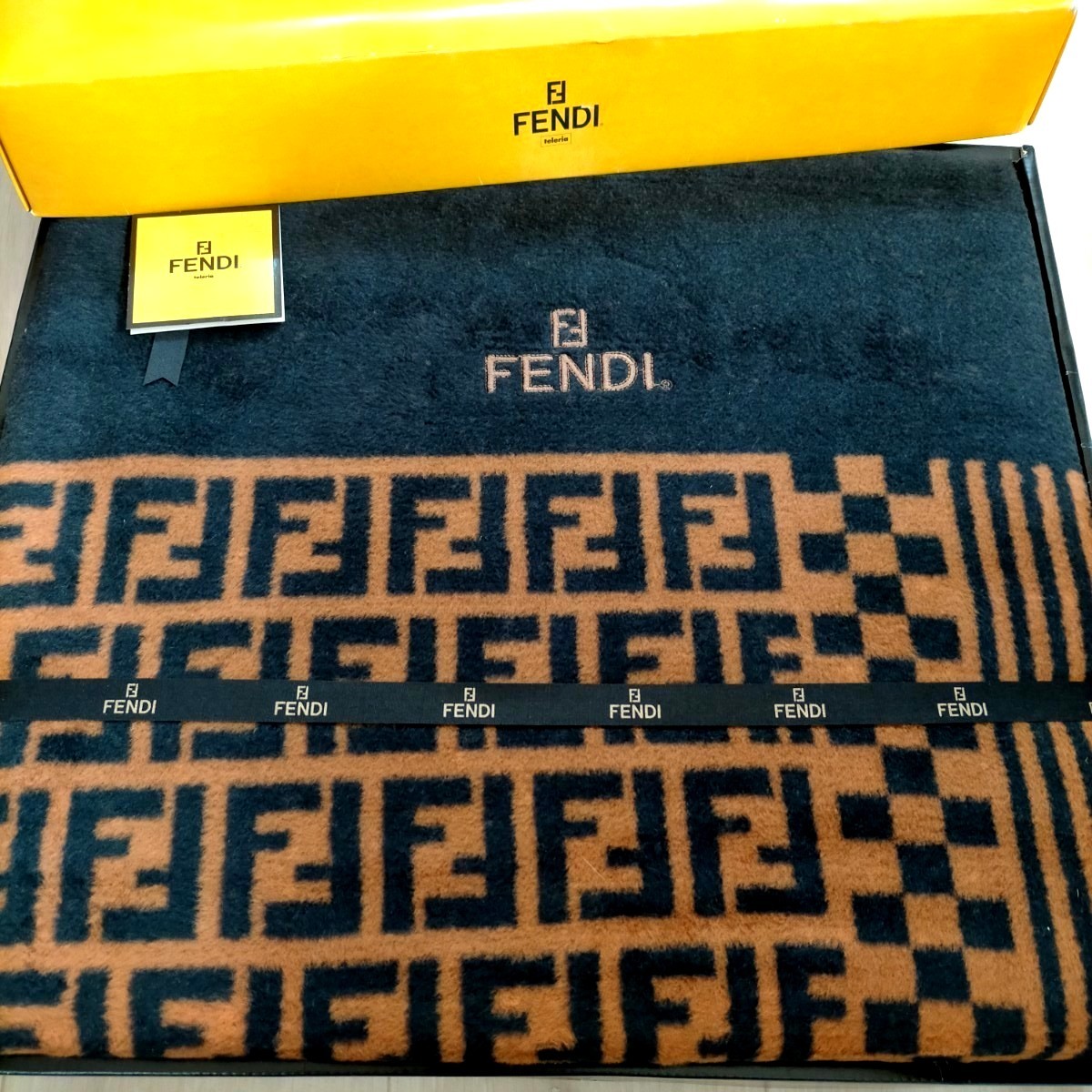 最大の割引 ⭐️美品 FENDI フェンディ 綿毛布 毛布 Blanket 寝具 asakusa.sub.jp