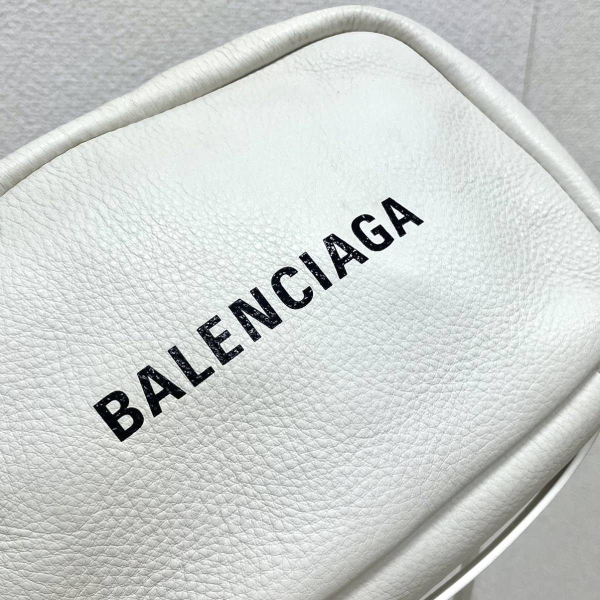 сумка для хранения имеется BALENCIAGA Balenciaga EVERYDAY CAMERA BAG S Every tei Logo кожа камера сумка сумка на плечо 489812 9060