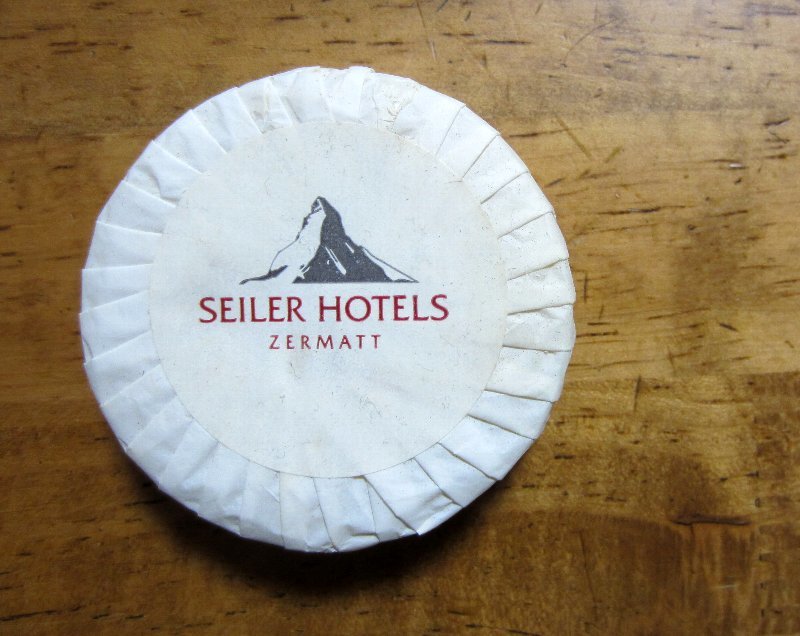 スイス・ツエルマット　ザイラーホテル　の石鹸１個　 マッターホルンの絵　_画像1
