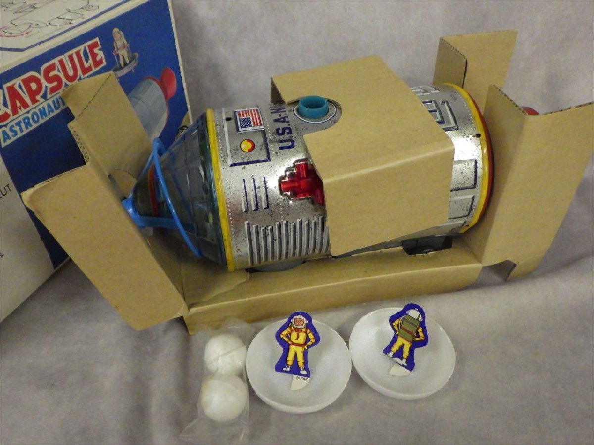 △84 玩具店倉庫品 当時物 デッド 増田屋 スペースカプセル 宇宙 飛行士 遊泳 ブリキ 日本製 バッテリー 動作品 SF 宇宙船 マスダヤ 未使用_画像3