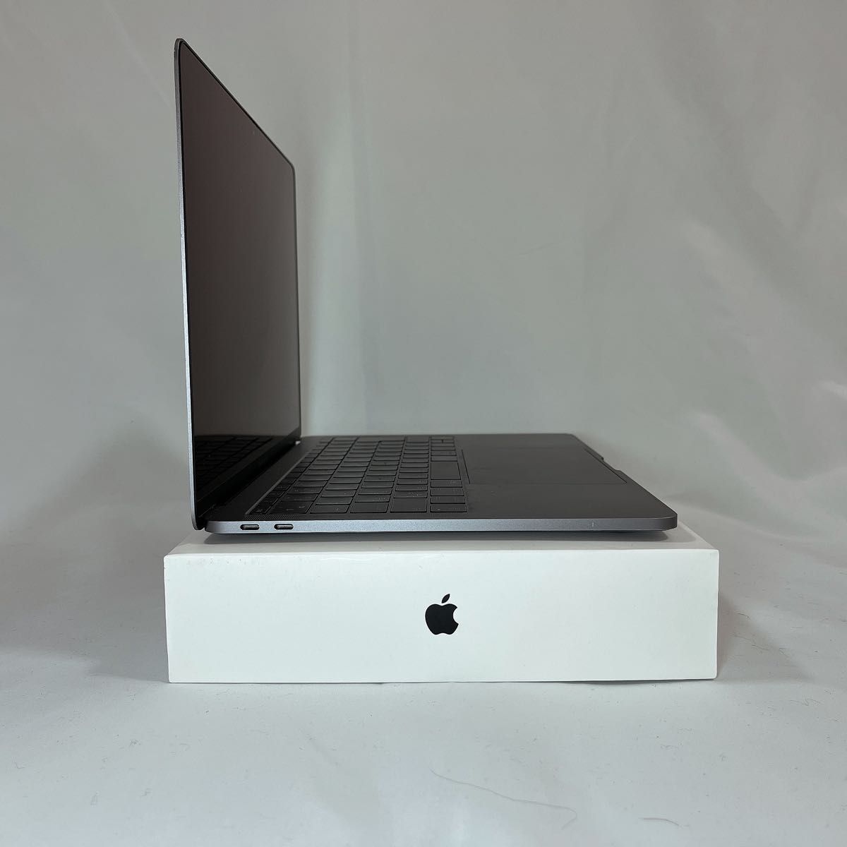 MacBook Pro (2017) 256GB 動作確認済み/画面故障あり|PayPayフリマ