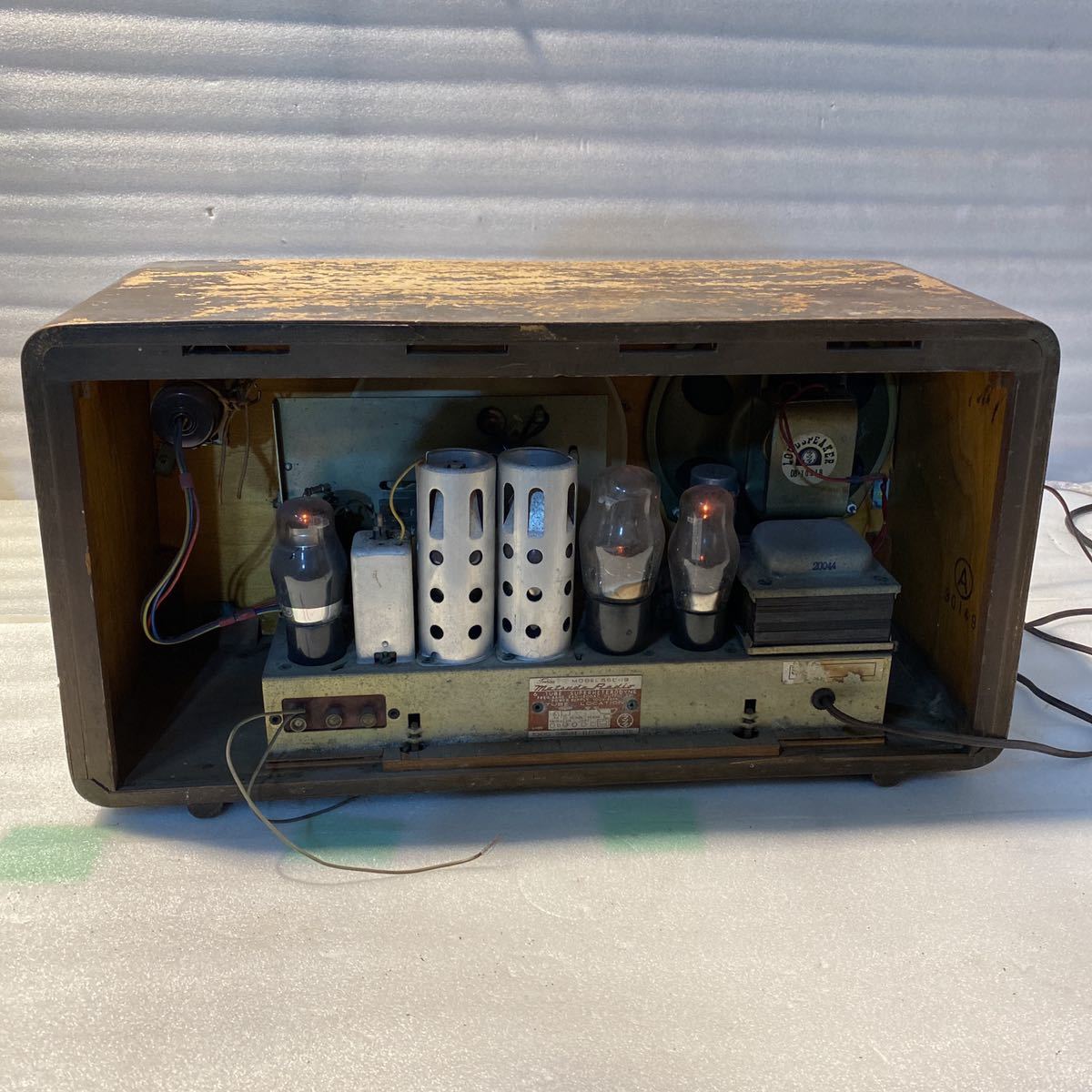 E05】真空管ラジオ マツダ 東芝 65C-19【通電しますが訳あり E05】真空管ラジオ マツダ 東芝 65C-19【通電しますが訳あり