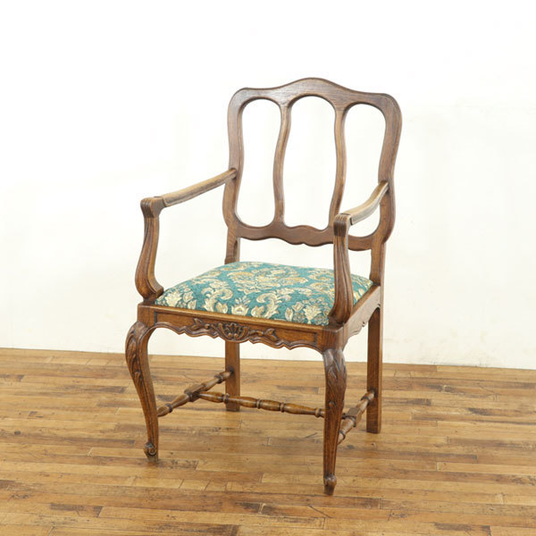アンティーク　アームチェア　猫脚　肘掛け椅子　かわいいシルエット　ストレッチャーのデザインや彫刻も素敵　フランス　64385