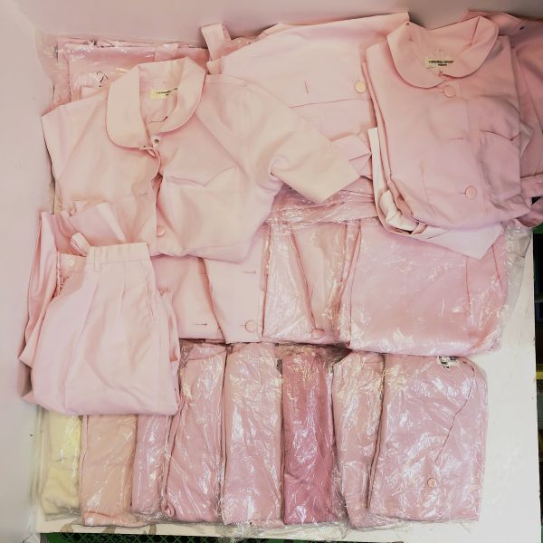 クリーニング済 ナース服 大量 まとめ カーディガン ピンク 上下セット ズボン パンツ 看護師 コスプレ ナース 制服の画像1