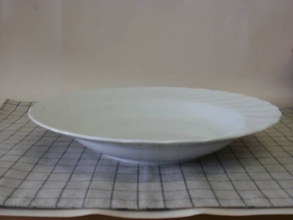 ■美濃焼・・・白磁・スズラン・9吋スープ皿・1枚価格の画像2