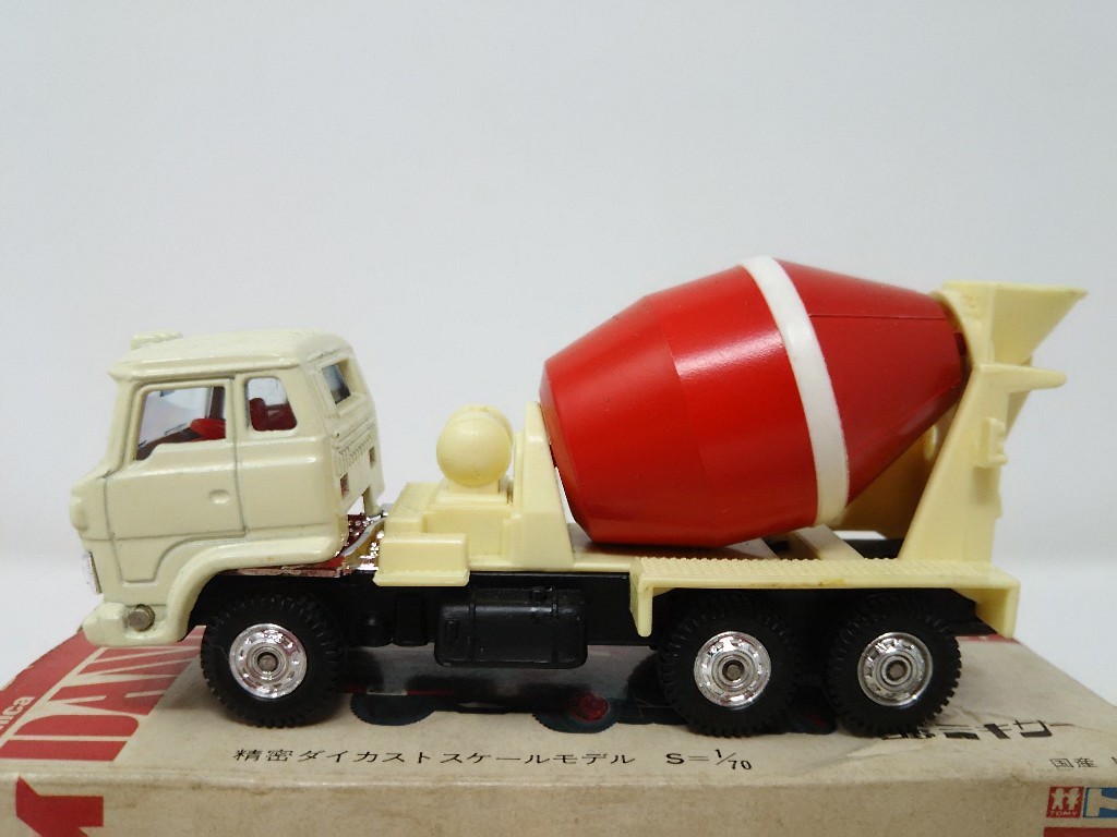 とっておきし新春福袋 □ TOMICA トミカダンディ『1/70 M-23 日野