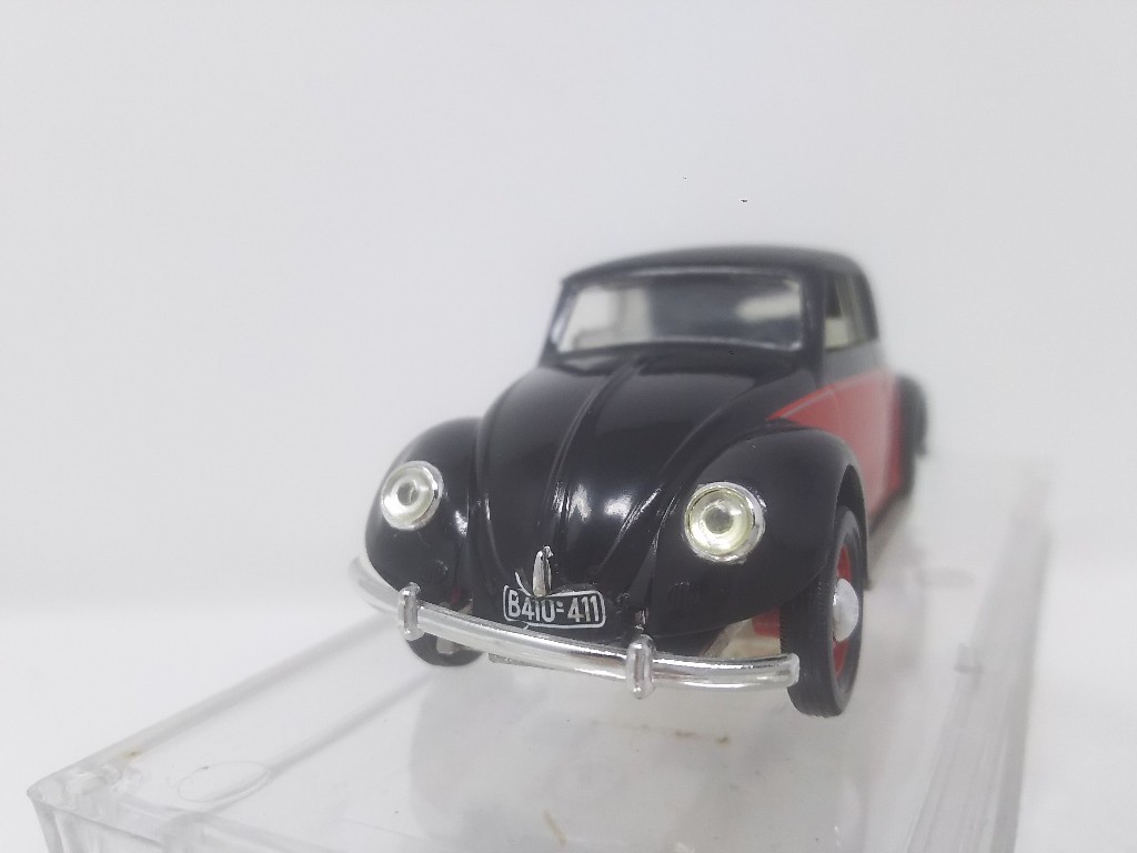 ■ VITTESSEビテス 1/43 VOLKWAGEN 1949 Closed Cabriolet 赤×黒 フォルクスワーゲンビートル ミニカー_画像2