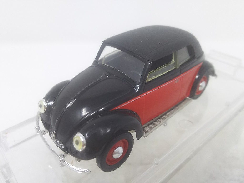 ■ VITTESSEビテス 1/43 VOLKWAGEN 1949 Closed Cabriolet 赤×黒 フォルクスワーゲンビートル ミニカー_画像5