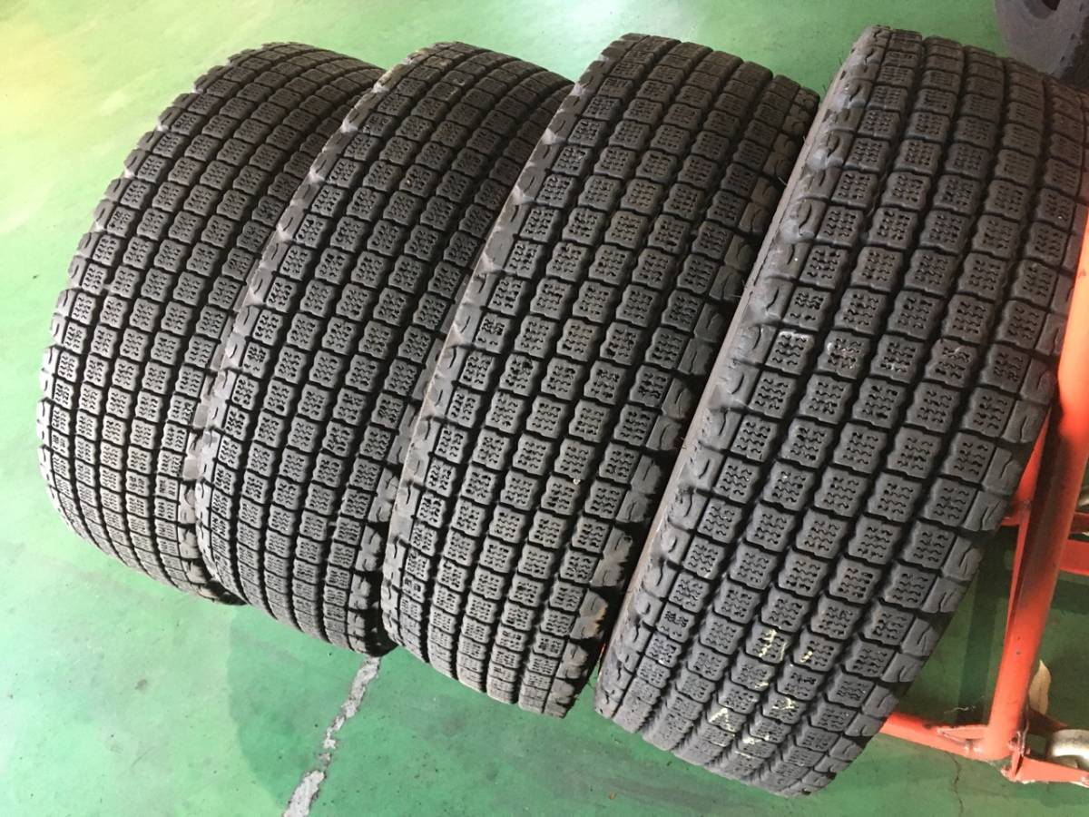 e803-2-11 ☆265/60R22.5 BS 中古4本セット♪ ブリヂストン W910 スタッドレス 2021/20年製 溝たっぷり！ k240_画像1