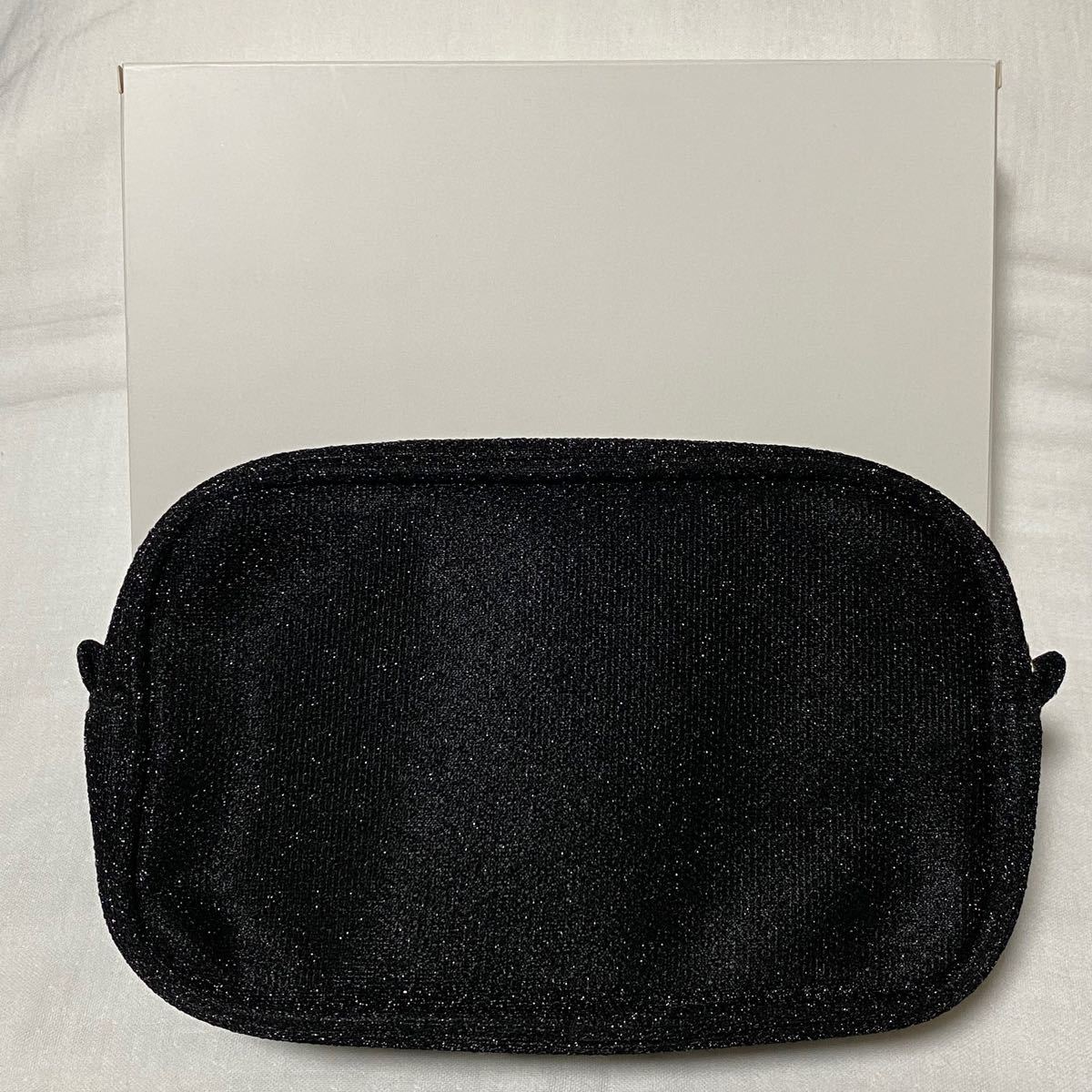 CHANEL シャネル ノベルティ 2020 黒 ラメ ポーチ 新品未使用 CHANEL シャネル ノベルティ 2020 黒 ラメ ポーチ 新品未使用