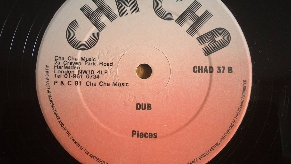 ☆彡美品！！☆彡送料無料！！  Vivian Jones & Pieces One Of These Days 1981 英Cha Cha盤・12inch。Roots Reggae イントロ最高。の画像3