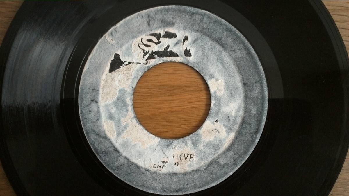 ☆彡美品！！☆彡送料無料！！　　JERRY JONES 　　Compared To What　1972 JA盤 7inch 。Soulful Reggae 女性Vo　Studio One　ノイズ強め_画像5