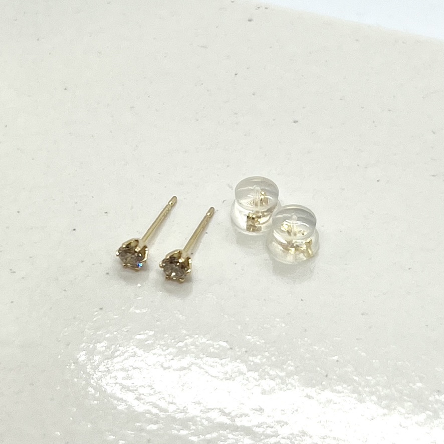 K18YG 一粒ダイヤモンドピアス 0.1/0.1ct 計0.2ct 小粒 K18YG（18金イエローゴールド ） スタッドピアス_画像2