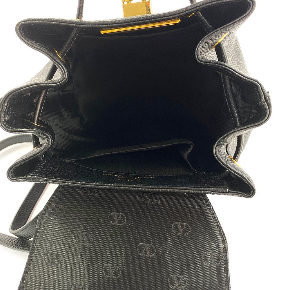 ヴァレンティノガラヴァーニ シグネチャーVロゴレザーリュックバッグ