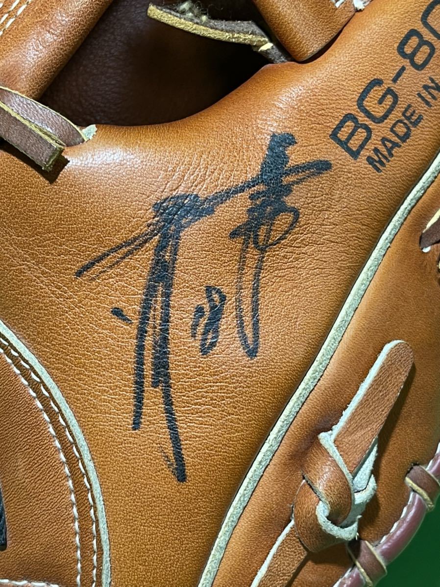 横浜ベイスターズ 4 荒波翔選手 直筆サイン入り 実使用 グラブ 横浜ベイスターズ 4 荒波翔選手 直筆サイン入り 実使用 グラブ