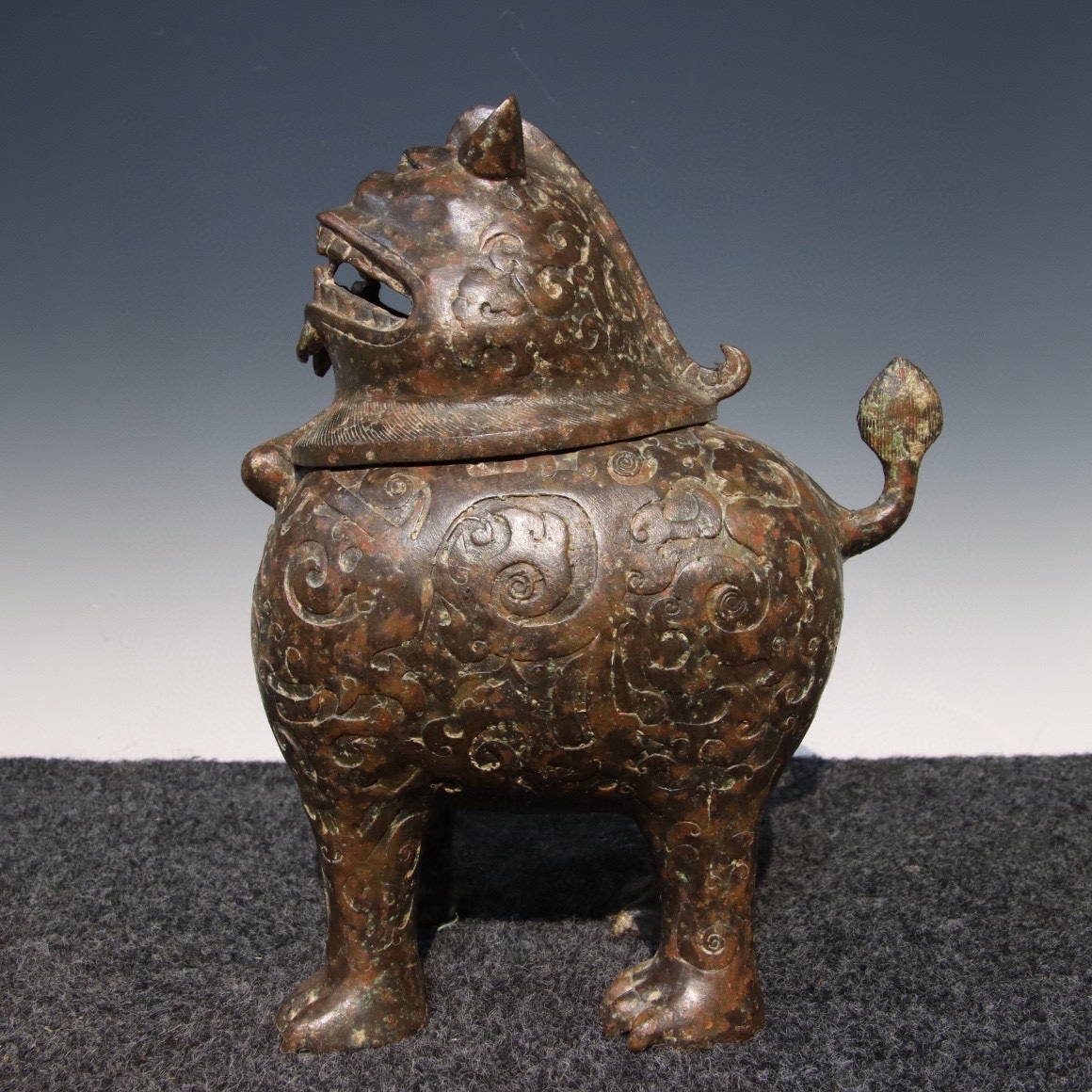 古びた蔵*古青銅器*古銅製*精工*神獸獅子尊*香炉】極細工 置物 古賞物 中国古玩 中国古美術 神獸,古銅製,時代物。