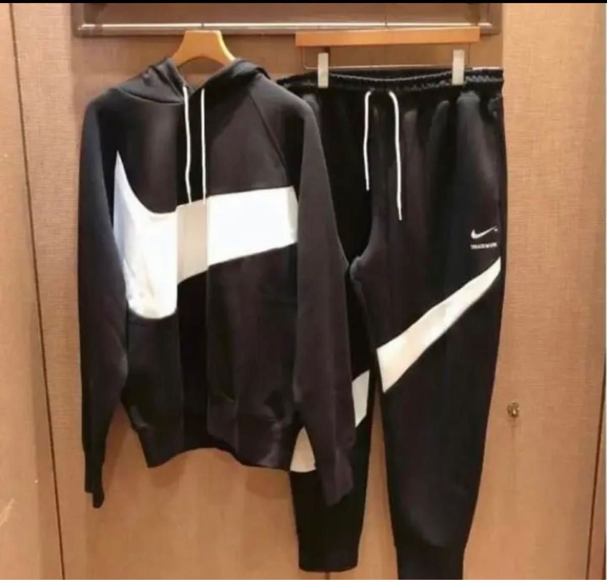 新品 ナイキ テックフリース セットアップ大人気完売品 NIKE|PayPayフリマ