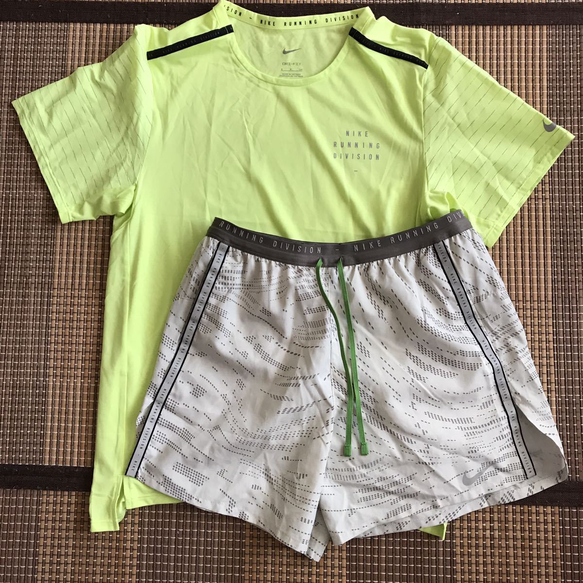 【送料無料】未使用 NIKEランニングウェア 上下セット メンズS★ランニング ディビジョン 試着のみ タグ無し 蛍光黄 白 半袖短パン