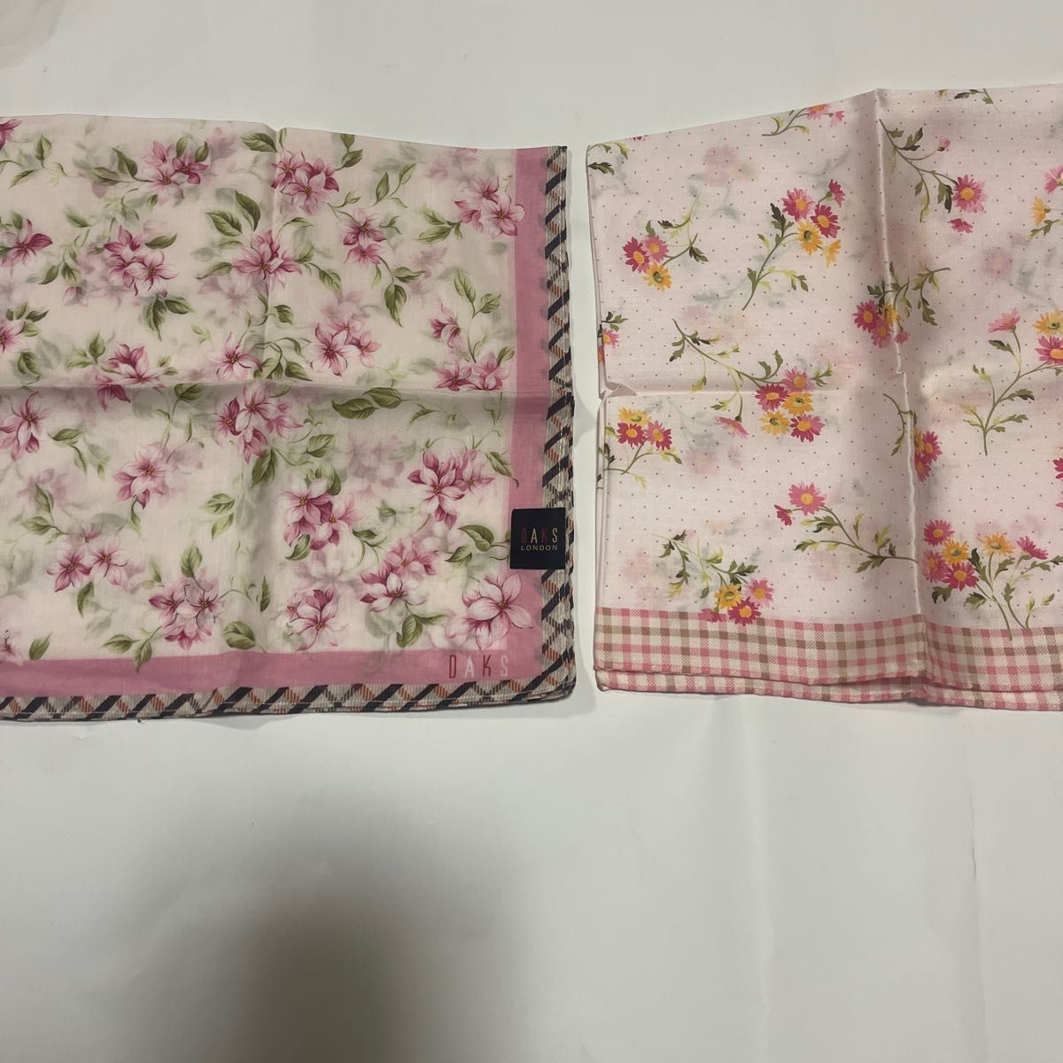 イギリスブランドDAKS ハンカチ4枚 57cm1枚 50cm3枚 計4枚 川辺 イギリスブランドDAKS ハンカチ4枚 57cm1枚 50cm3枚 計4枚 川辺