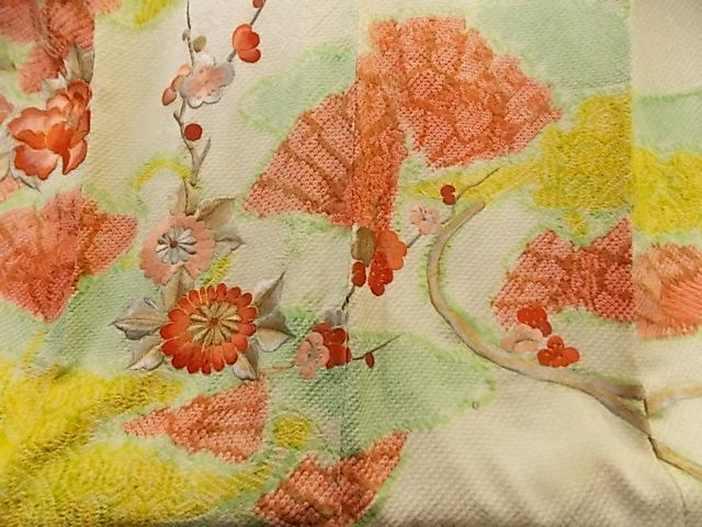 きもの今昔４５０２ 振袖 総絞りに刺繍の豪華さ 絞りは絵羽柄付け花の部分は（牡丹梅菊）刺繍 汚れ有り 身丈１６３ｃｍの画像8