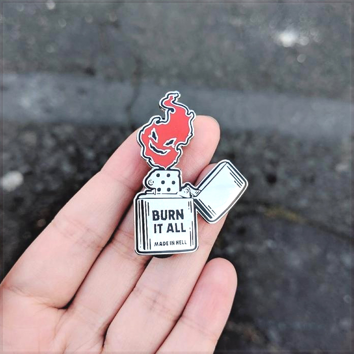 [BROOCH] BURN IT ALL MADE IN HELL 点火 ファイア ZIPPO形 オイルライター デザイン エナメル彩色 メタル ピン ブローチ 【送料無料】_画像2