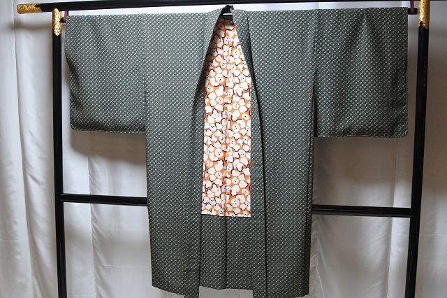新品 お仕立て上がり 長羽織 袷 正絹 伝統工芸伊勢型 小紋 ちりめん しつけ糸付 女性_画像6