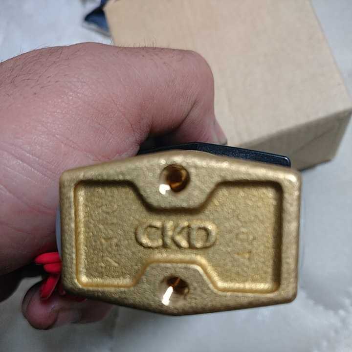 新品未使用CKD電磁弁型式AB41-03-5-AC200V直動式2ポートマルチレックス