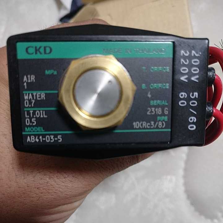 新品未使用CKD電磁弁型式AB41-03-5-AC200V直動式2ポートマルチレックス