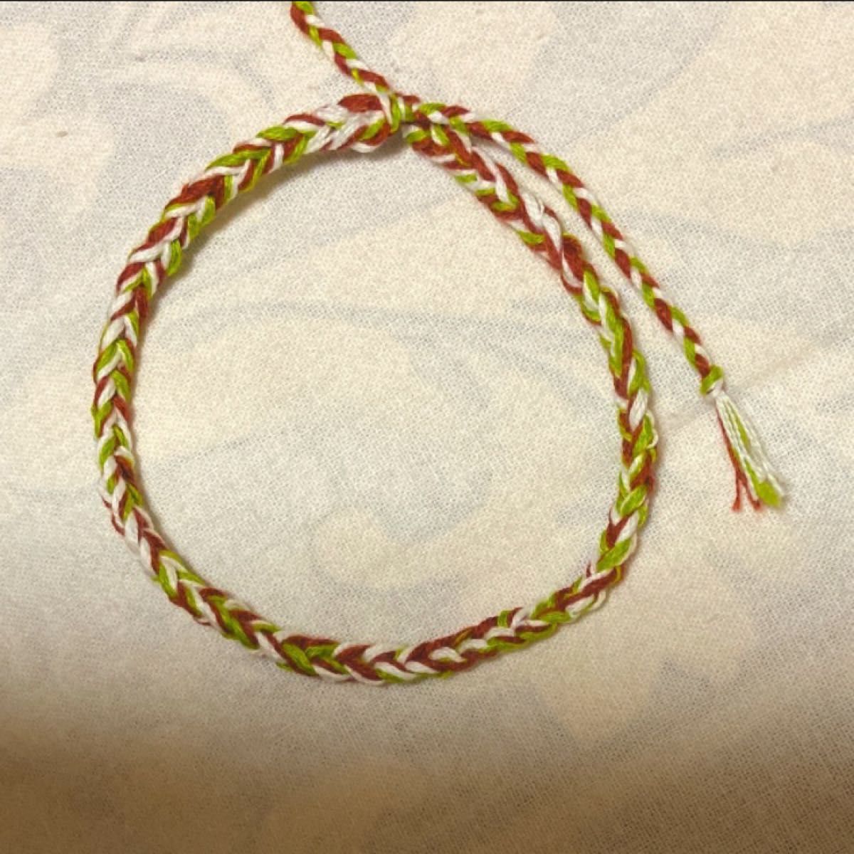 ミサンガ  アンクレット ブレスレット 刺繍糸 アクセサリー ハンドメイド 黄緑 白 茶色 ライトグリーン ホワイト ブラウン