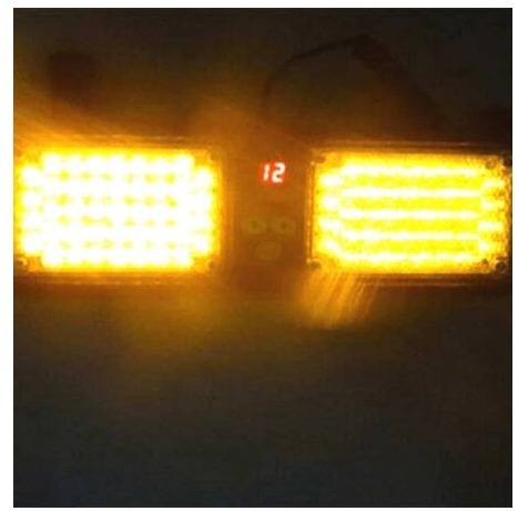 【送料無料】LED 電球 バイザー 点滅 ライト 信号 フラッシュ 警告灯 ストロボ ダッシュ 自動車 光 電気 赤 白 黄色 パトカー サンバイザー_画像2
