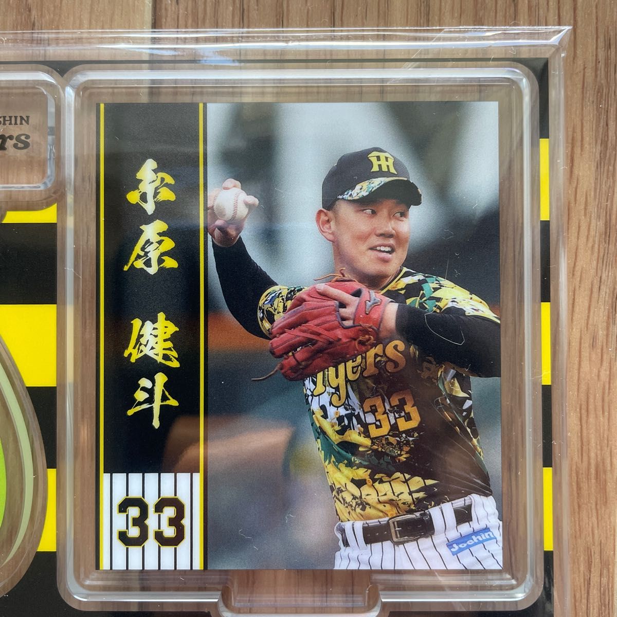 91%OFF!】 阪神タイガース シークレット選手カラーTシャツ 糸原健斗