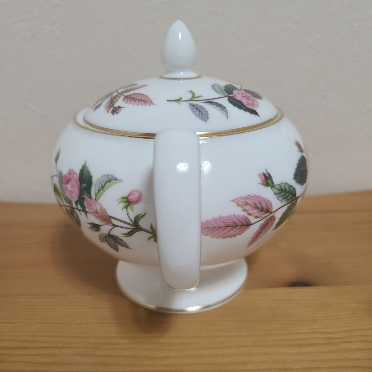 美品 ウェッジウッド ハザウェイローズ 蓋付きシュガーポット Wedgwood-