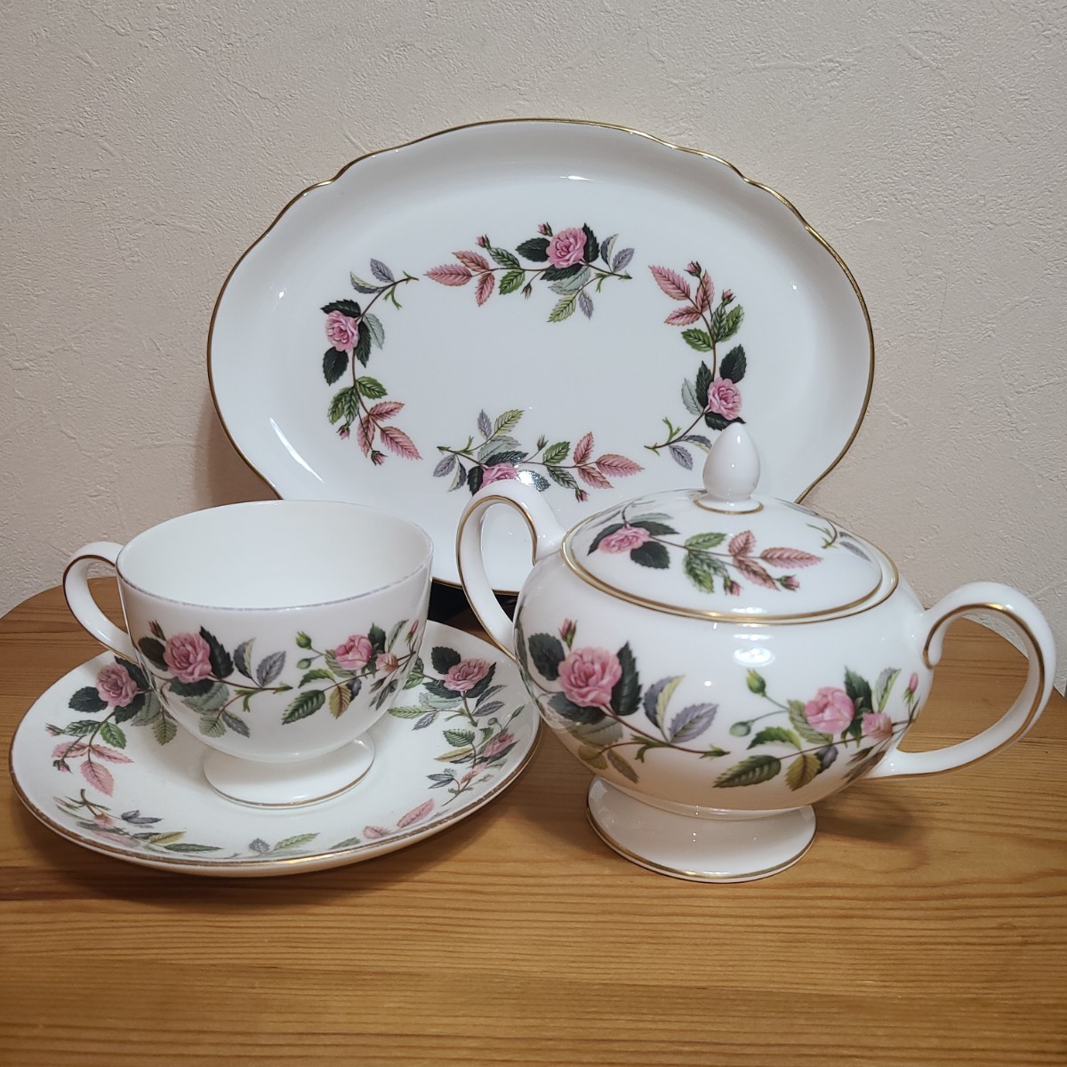 美品 ウェッジウッド ハザウェイローズ 蓋付きシュガーポット Wedgwood