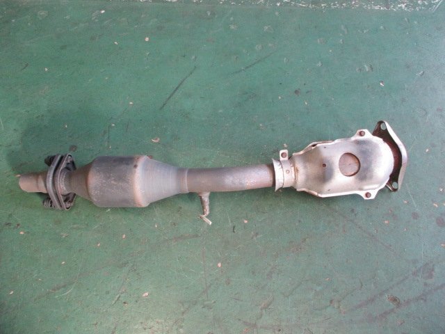 526485☆Z12/キューブ【日産 純正】触媒 コンバーター キャタライザー