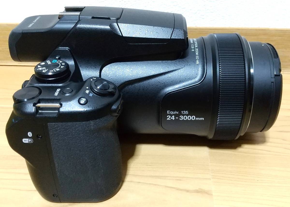 Nikon P1000 COOLPIX クールピクス 箱 ストラップ 充電器付き ニコン デジタルカメラ_画像3