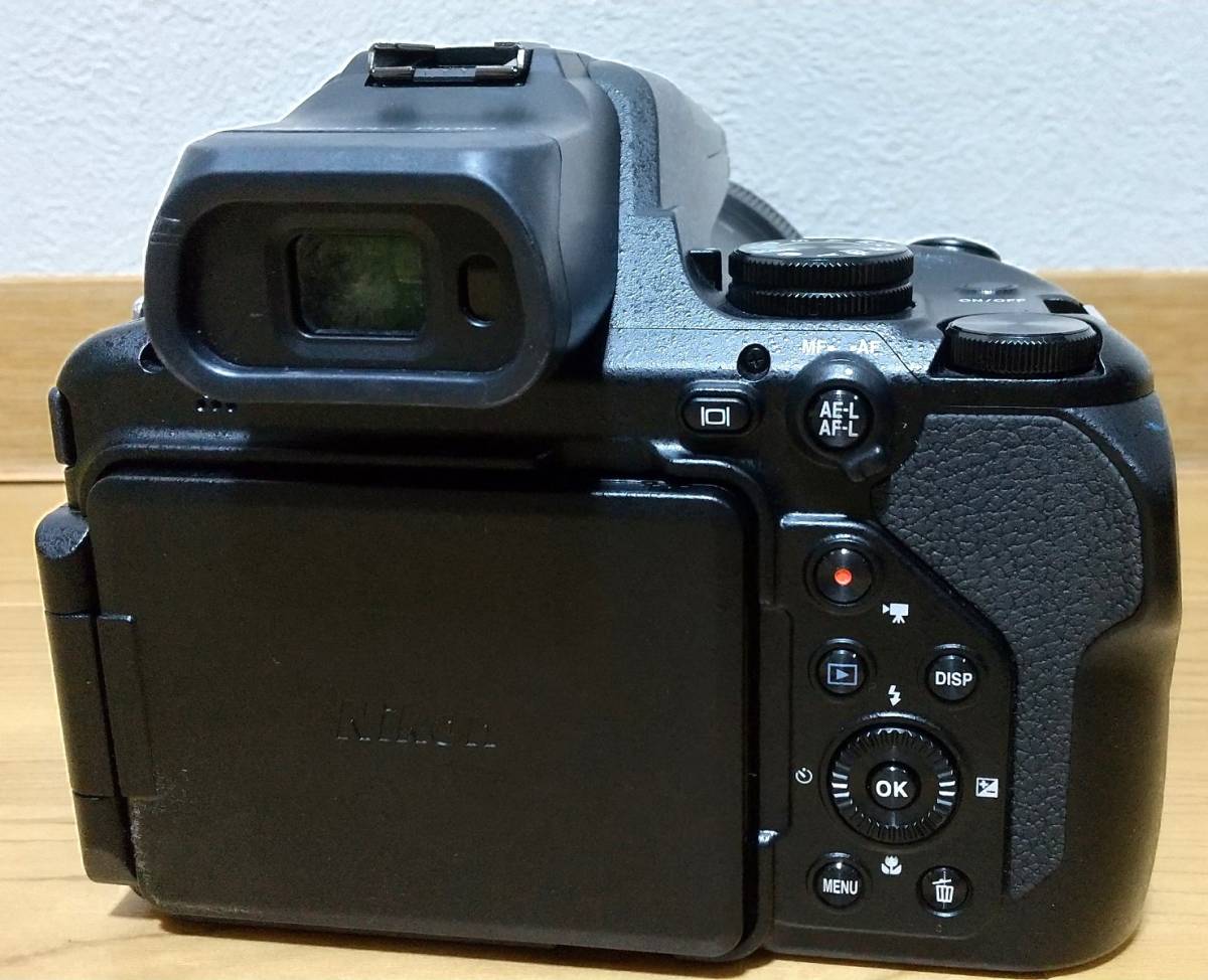 Nikon P1000 COOLPIX クールピクス 箱 ストラップ 充電器付き ニコン デジタルカメラ_画像4