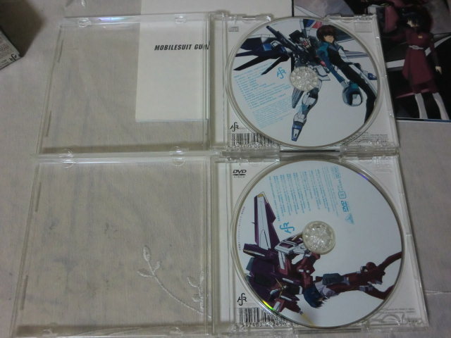 （C)【BOX】「機動戦士ガンダム SEED DESTINY COMPLETE BEST ２枚組(CD+DVD) 全１３曲収録」外箱付 (何点しても購入同送料)の画像2