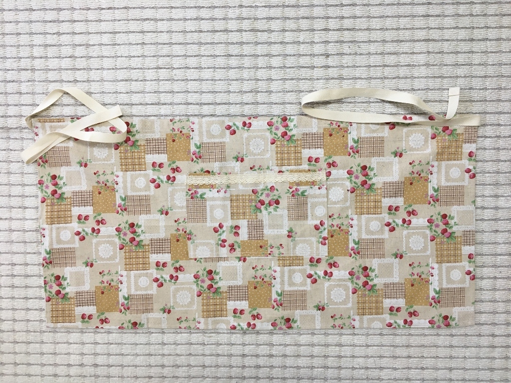  parent . set Cafe apron ( strawberry pattern, white tape ) hand made 