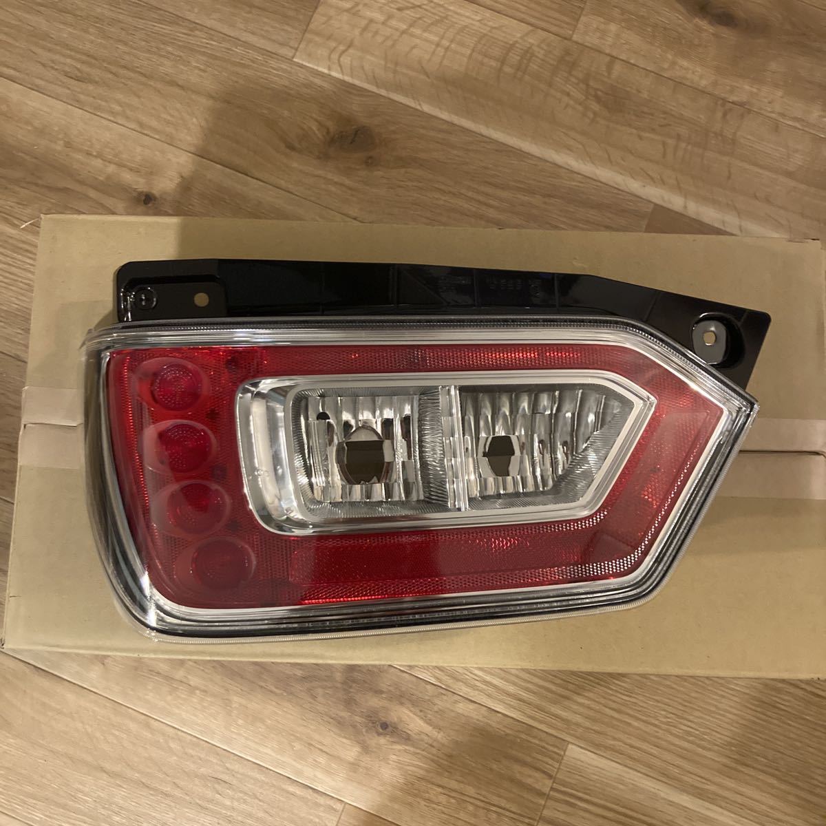 新品未使用 ワゴンR MH85S テールランプ 左側 35670-63R01 純正 新品未使用 ワゴンR MH85S テールランプ 左側 35670-63R01 純正